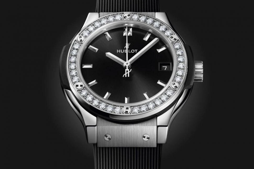 Купить копии элитных часов  Hublot Classic Fusion Titanium Diamonds 581.NX.1470.RX.1104: в наличии!