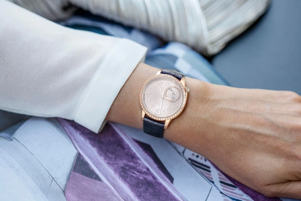 Купить копии элитных часов  Vacheron Constantin Egerie Quartz 1205F/000R-B622: в наличии!