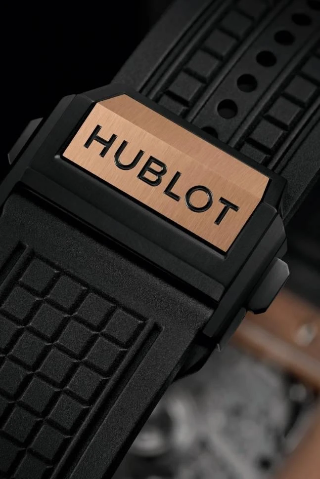 Купить копии элитных часов  Hublot Square Bang Unico King Gold Ceramic 821.OM.0180.RX: в наличии!