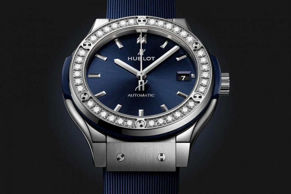 Купить копии элитных часов  Hublot Classic Fusion Titanium Blue Diamonds 565.NX.7071.RX.1204: в наличии!
