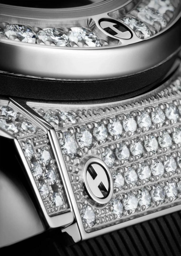 Купить копии элитных часов  Hublot Classic Fusion Titanium Pave 581.NX.1470.RX.1704: в наличии!