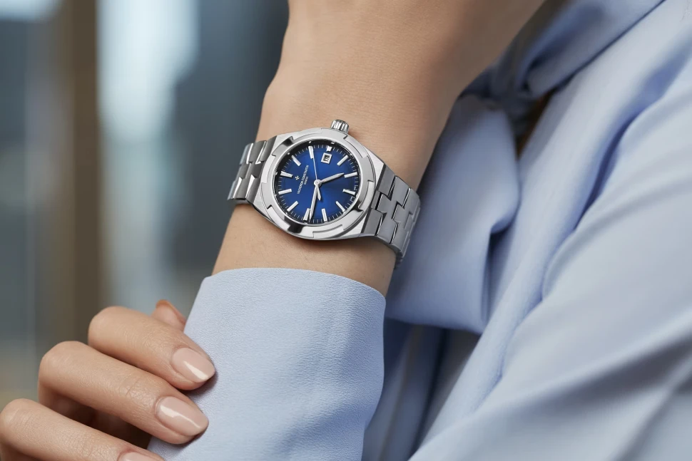 Купить копии элитных часов  Vacheron Constantin Overseas Self-winding 4600V/200A-B980: в наличии!