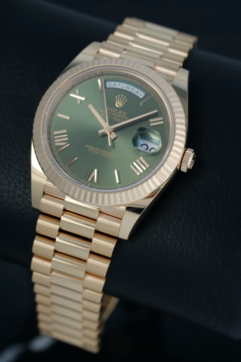 Купить копии элитных часов  Rolex Day-Date 40 mm Rose Gold Olive Dial 228235: в наличии!