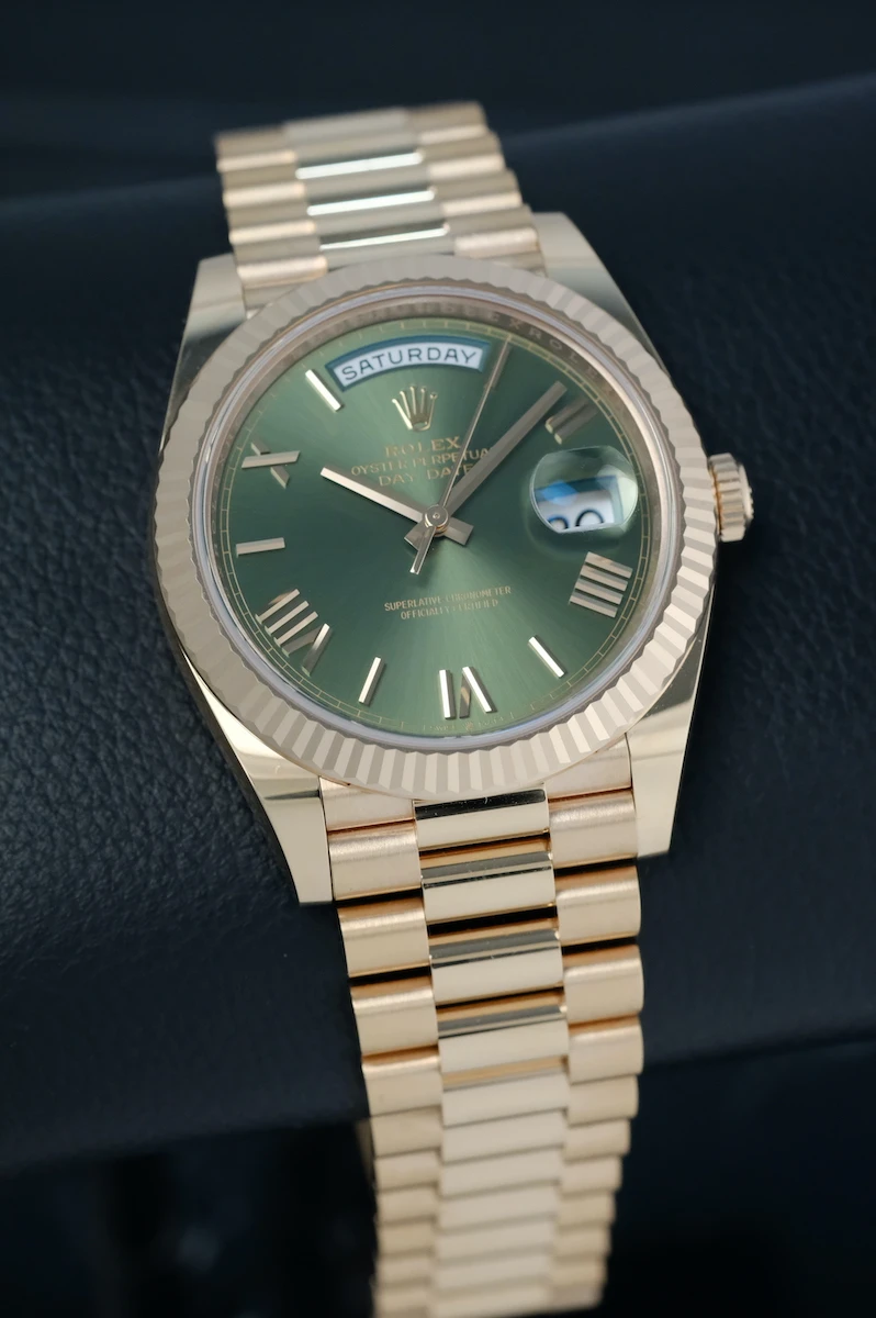 Купить копии элитных часов  Rolex Day-Date 40 mm Rose Gold Olive Dial 228235: в наличии!