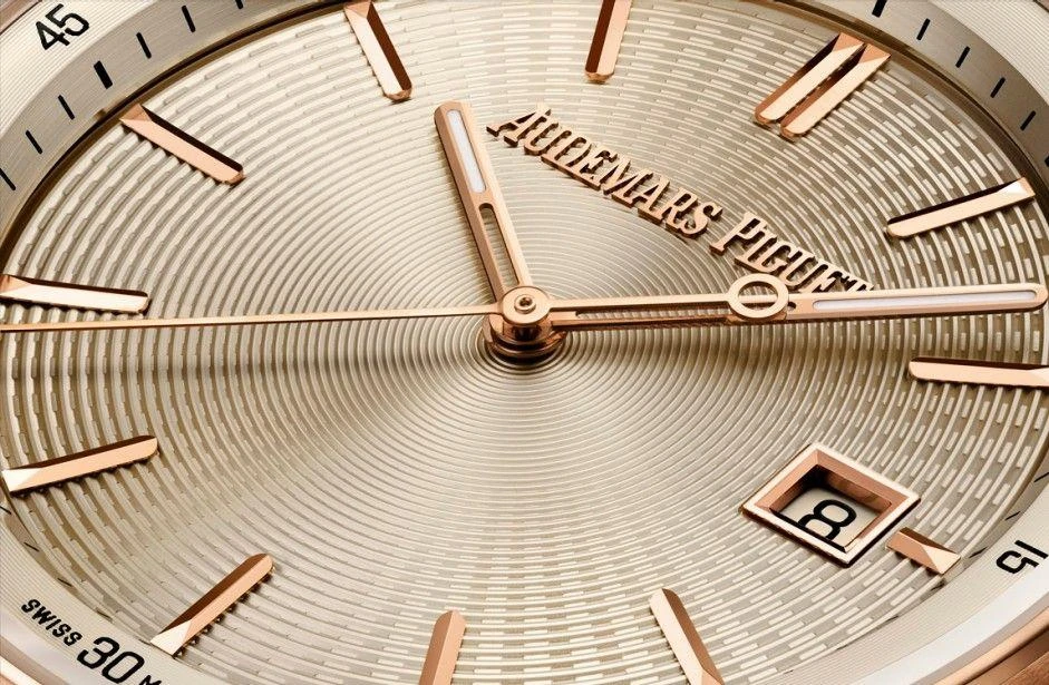 Купить копии элитных часов  Audemars Piguet Code 11.59 By  Selfwinding 77410OR.OO.A825CR.01: в наличии!