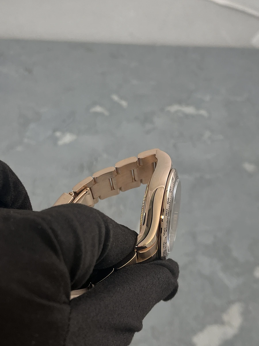 Купить копии элитных часов  Rolex Oyster Perpetual Cosmograph Daytona Rose Gold 116505-0008: в наличии!