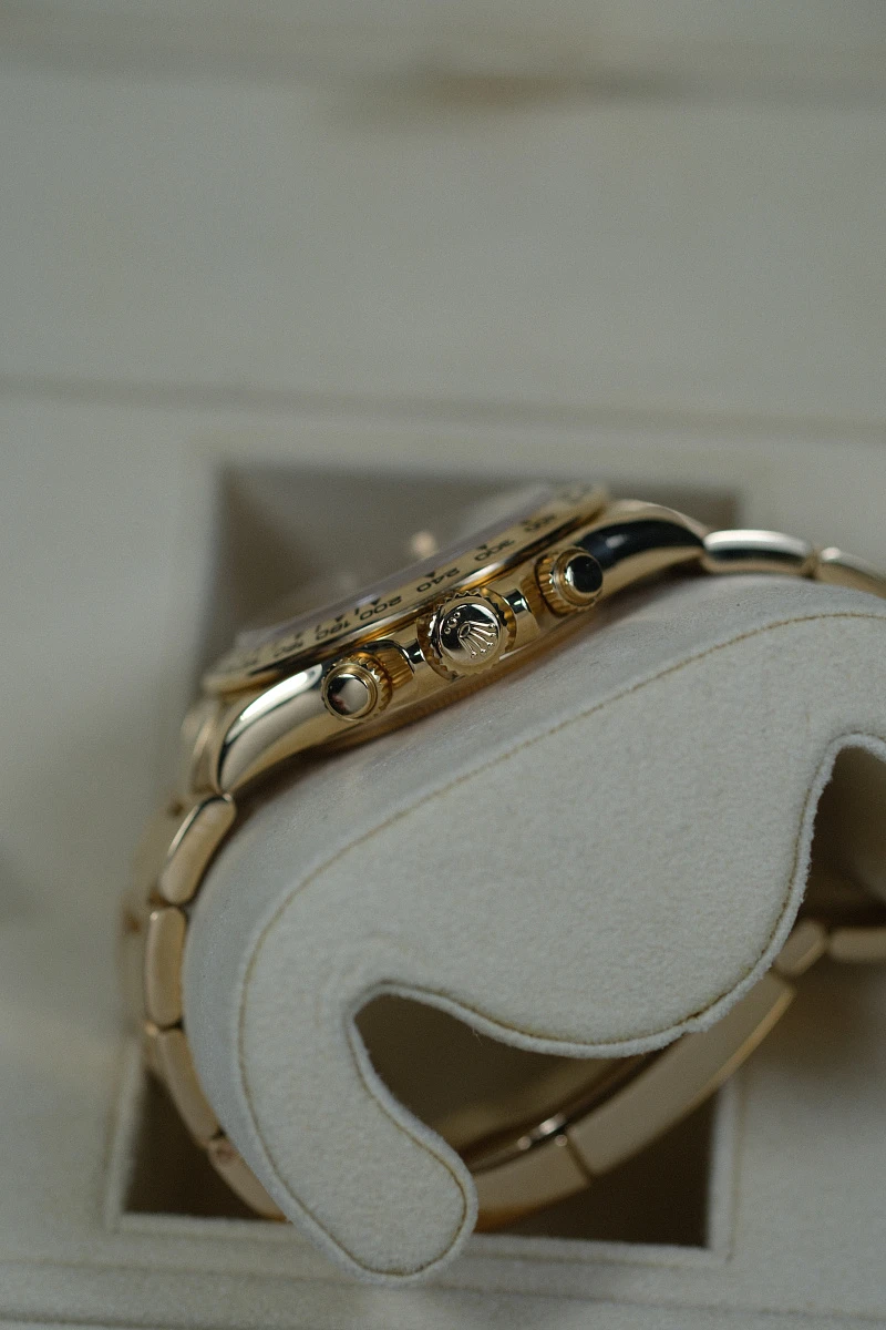 Купить копии элитных часов  Rolex Cosmograph Daytona 40mm Yellow Gold 116508: в наличии!