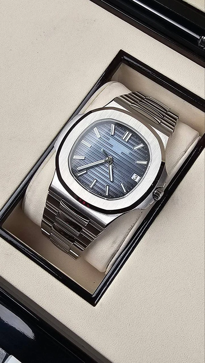 Купить копии элитных часов  Patek Philippe Nautilus 5711/1A-010: в наличии!