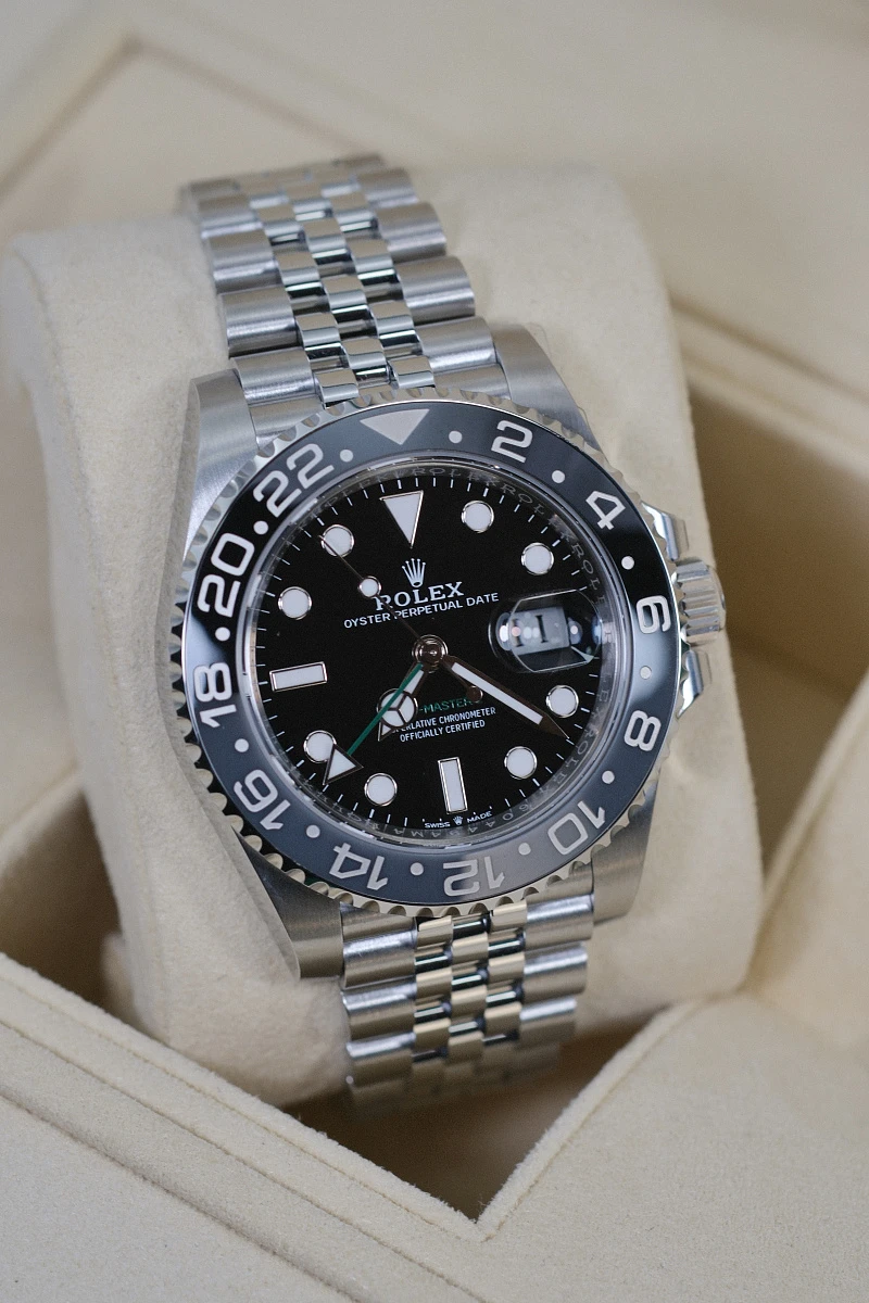 Купить копии элитных часов  Rolex GMT-Master II "Bruce Wayne" 126710GRNR: в наличии!