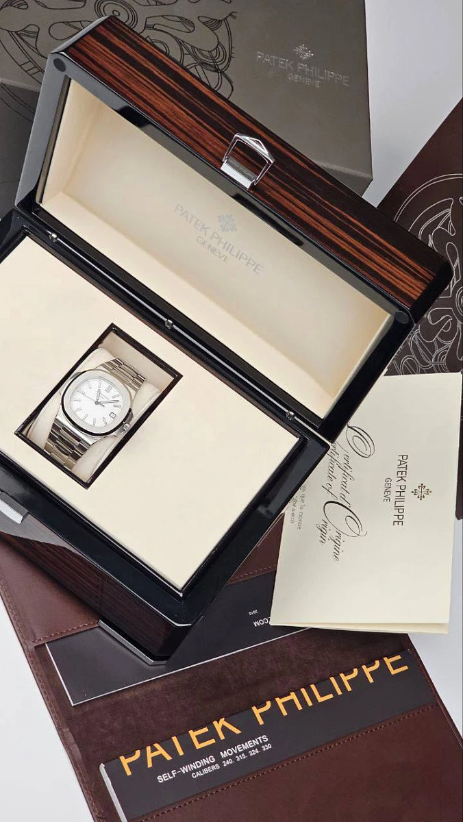 Купить копии элитных часов  Patek Philippe Nautilus 5711/1A-011 : в наличии!
