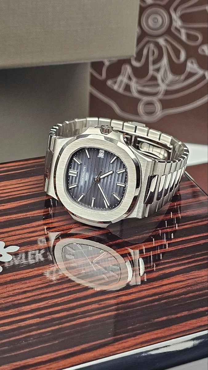 Купить копии элитных часов  Patek Philippe Nautilus 5711/1A-010: в наличии!