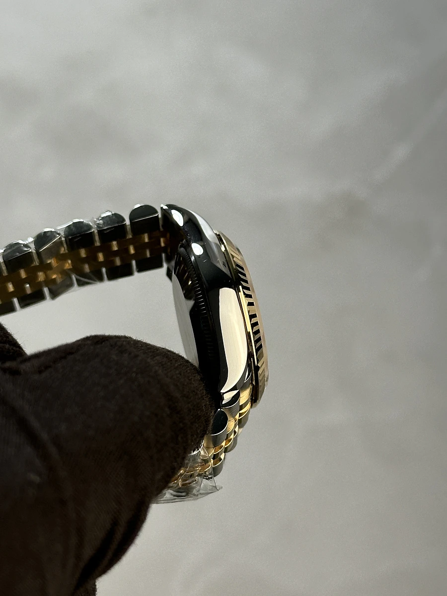 Купить копии элитных часов  Rolex Steel and Yellow Gold Green Dial 278273: в наличии!