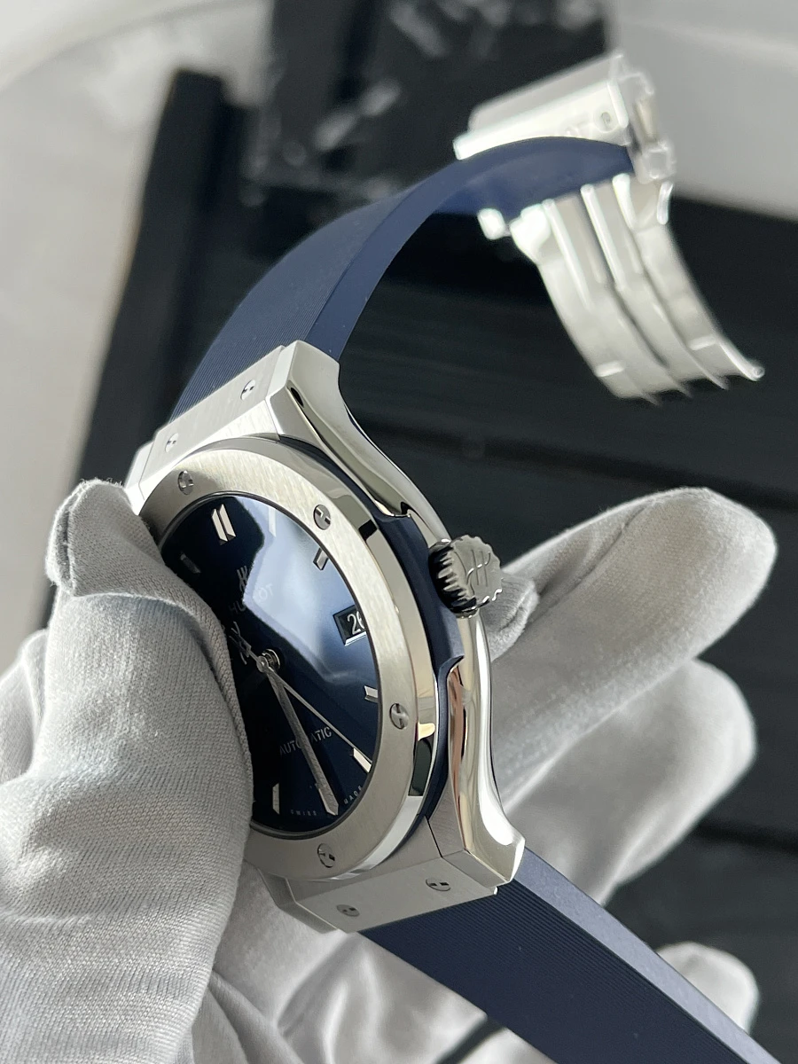 Купить копии элитных часов  Hublot Classic Fusion Blue Titanium 45 mm 511.NX.7170.RX: в наличии!