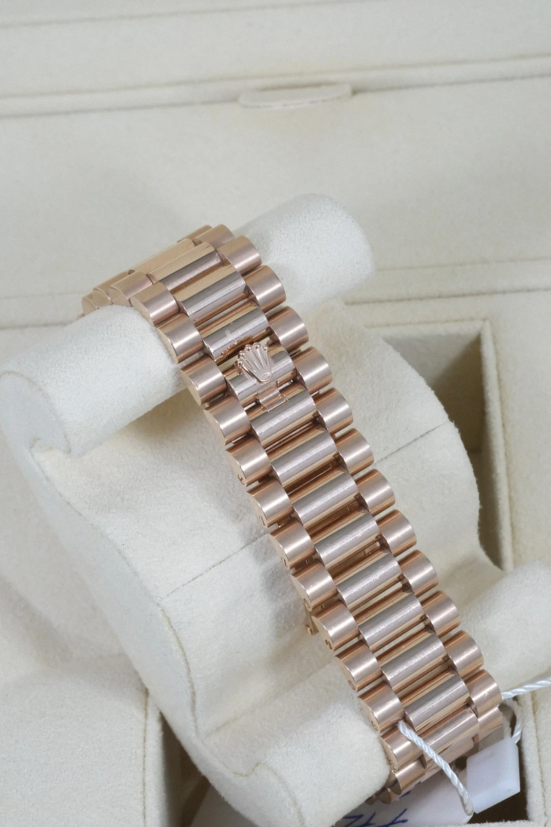 Купить копии элитных часов  Rolex Day-Date Rose Gold Olive Dial 228235: в наличии!