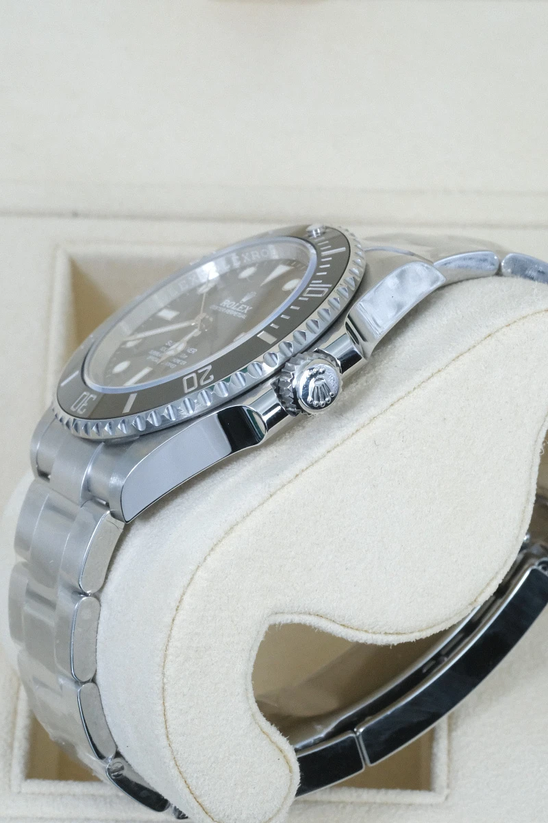 Купить копии элитных часов  Rolex Submariner No Date Steel 124060: в наличии!