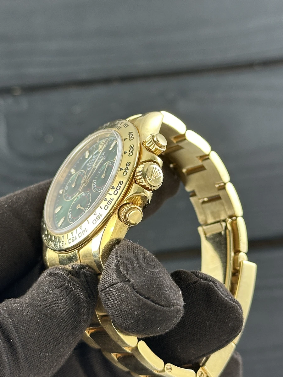 Купить копии элитных часов  Rolex Cosmograph Daytona 40mm Yellow Gold Green Dial 116508-0013: в наличии!