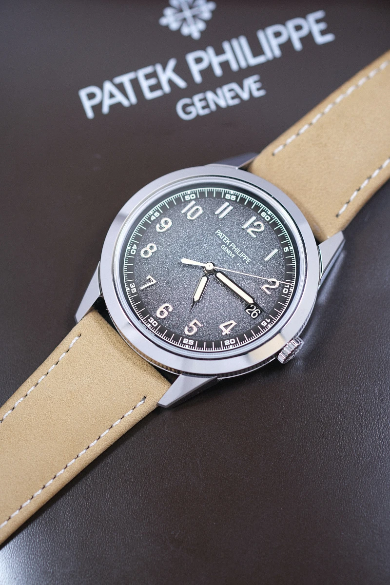 Купить копии элитных часов  Patek Philippe Calatrava White Gold 5226G-001 : в наличии!