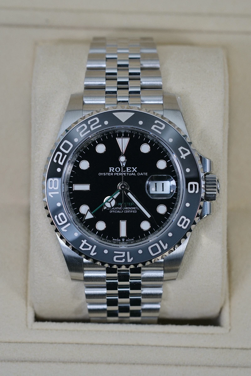 Купить копии элитных часов  Rolex GMT-Master II "Bruce Wayne" 126710GRNR: в наличии!