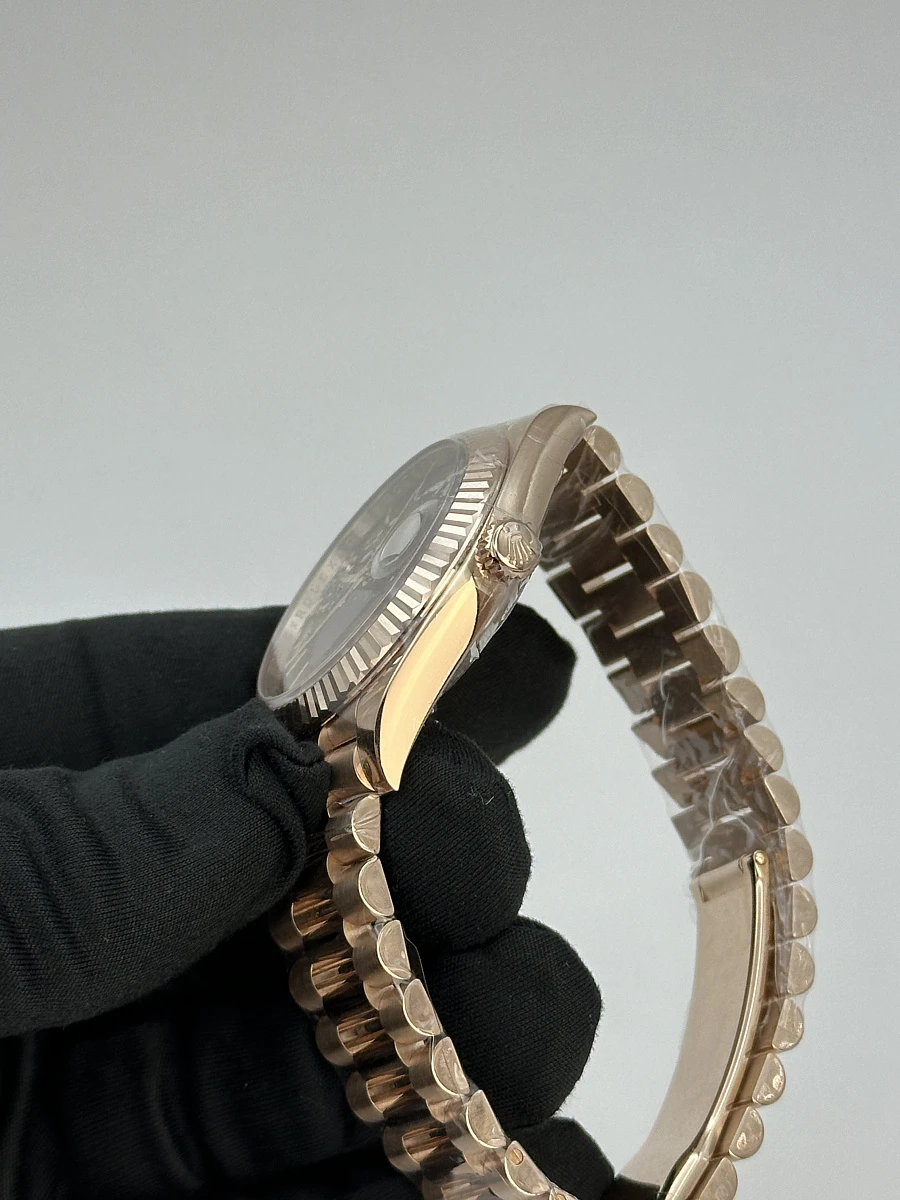 Купить копии элитных часов  Rolex Day Date Rose Gold 40mm Chocolate Dial 228235: в наличии!