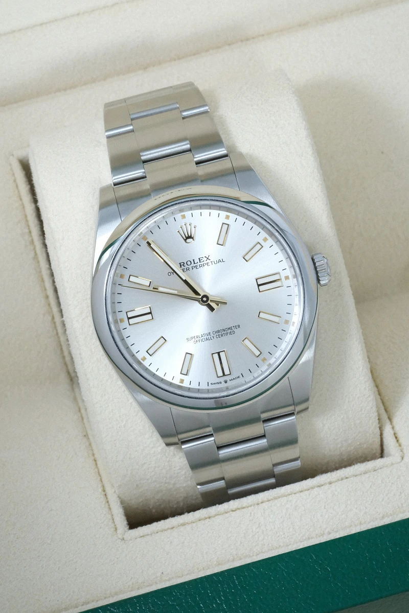Купить копии элитных часов  Rolex Oyster Perpetual 41mm Silver Dial 124300: в наличии!