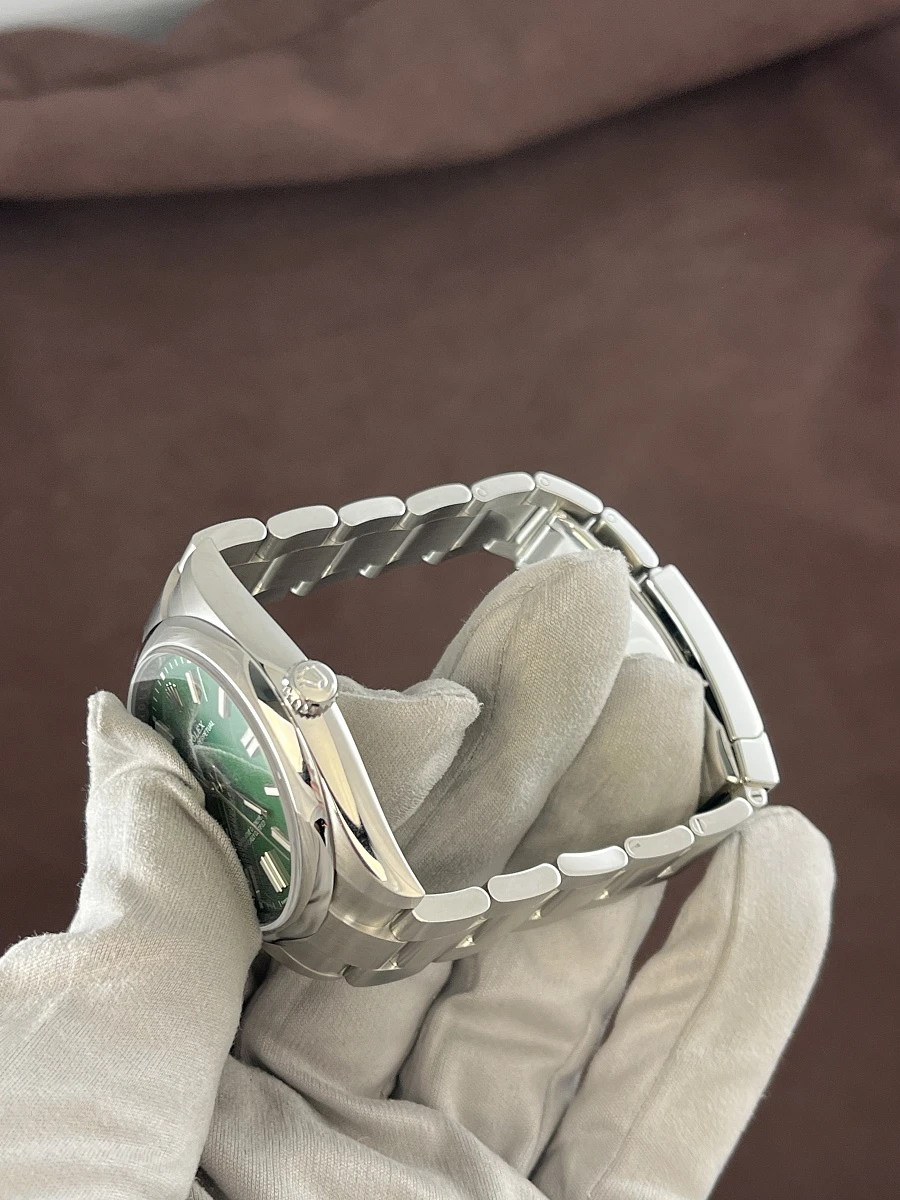 Купить копии элитных часов  Rolex Oyster Perpetual 41 mm Green Dial 124300: в наличии!