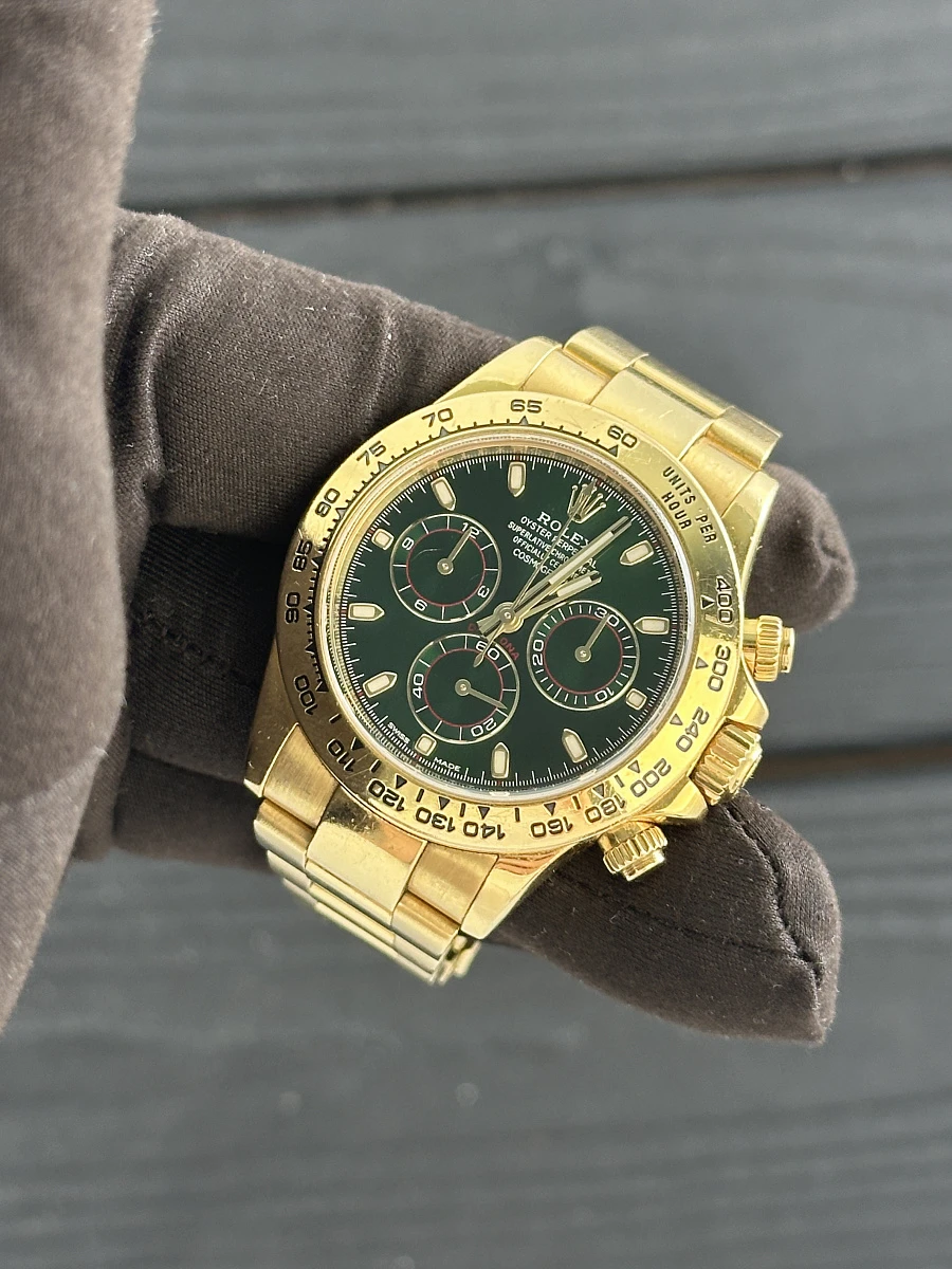 Купить копии элитных часов  Rolex Cosmograph Daytona 40mm Yellow Gold Green Dial 116508-0013: в наличии!