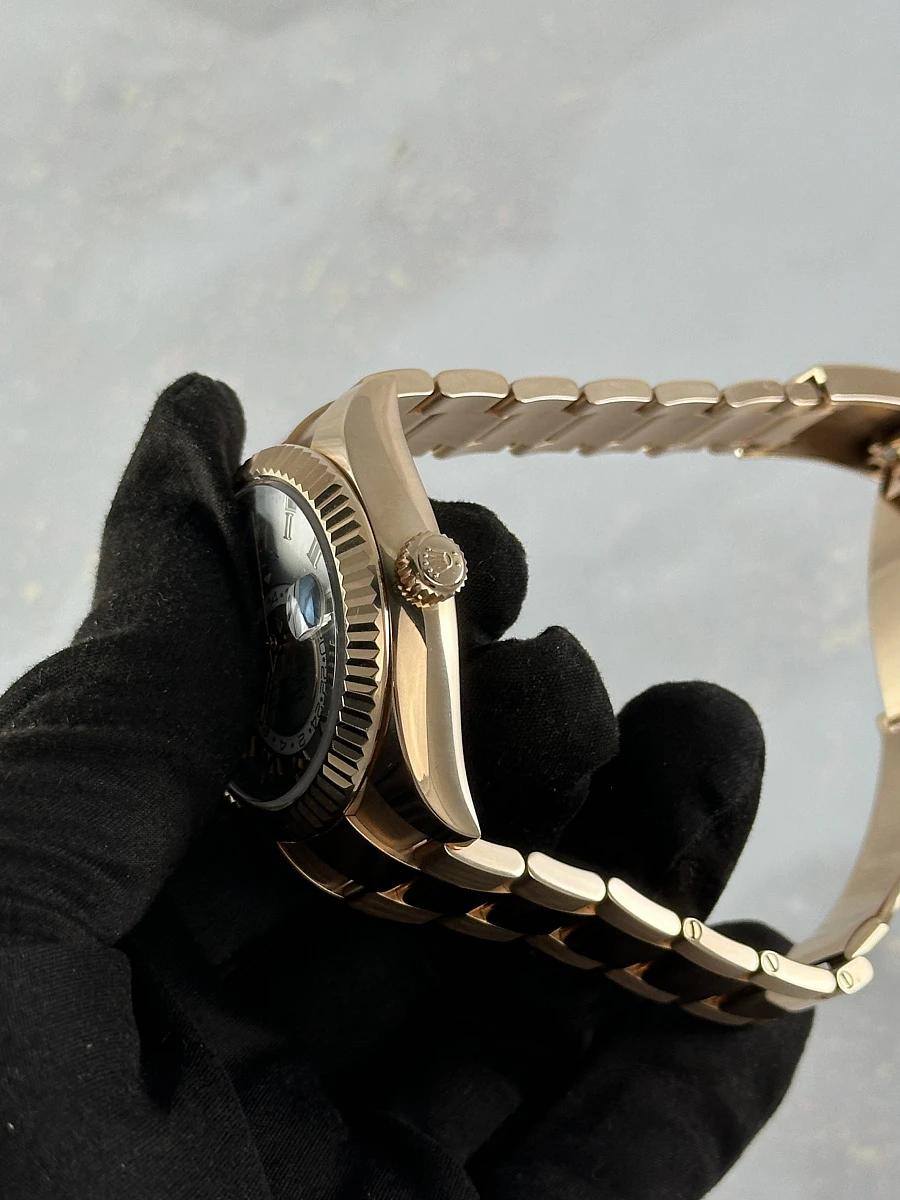 Купить копии элитных часов  Rolex Sky-Dweller Rose Gold Sundust Roman Dial 326935: в наличии!