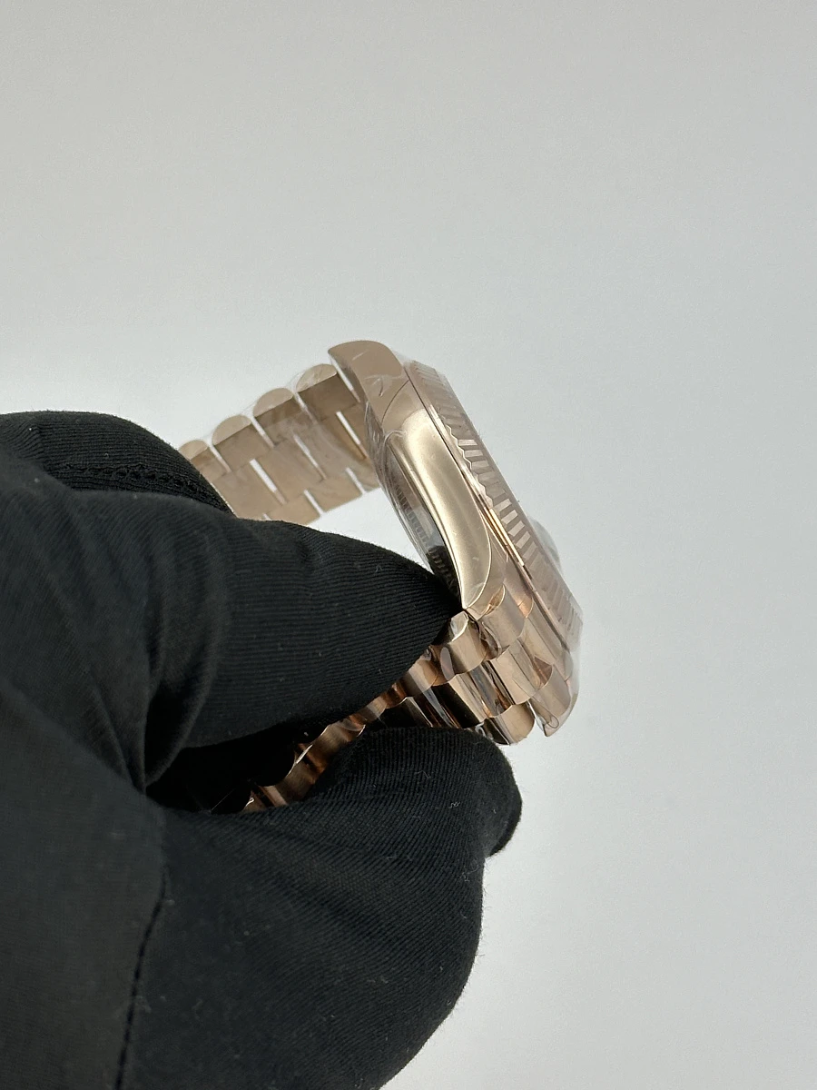 Купить копии элитных часов  Rolex Day Date Rose Gold 40mm Chocolate Dial 228235: в наличии!