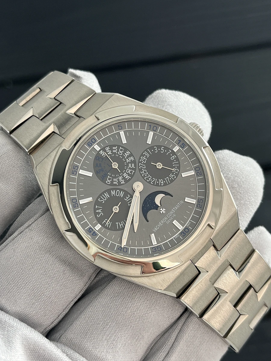 Купить копии элитных часов  Vacheron Constantin Overseas Ultra-Thin Perpetual Calendar 41.5mm 4300v/120g-b102: в наличии!