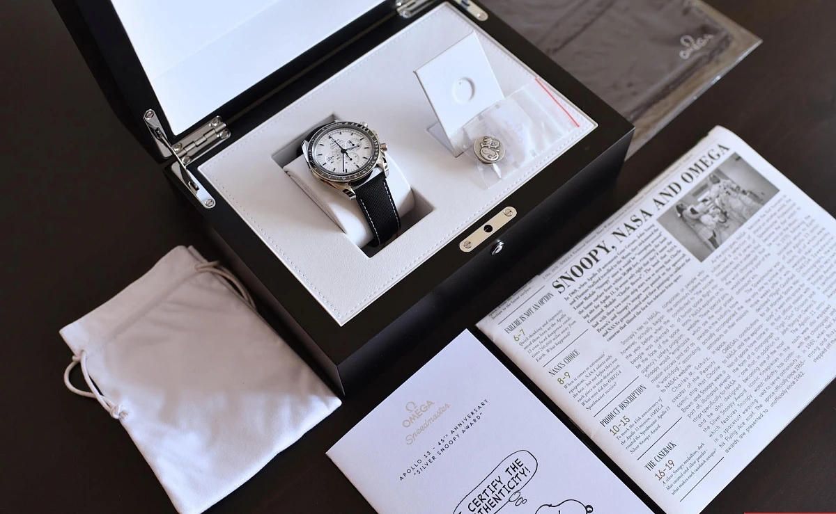 Купить копии элитных часов  Omega Speedmaster Apollo 13 Silver Snoopy Award 311.32.42.30.04.003: в наличии!