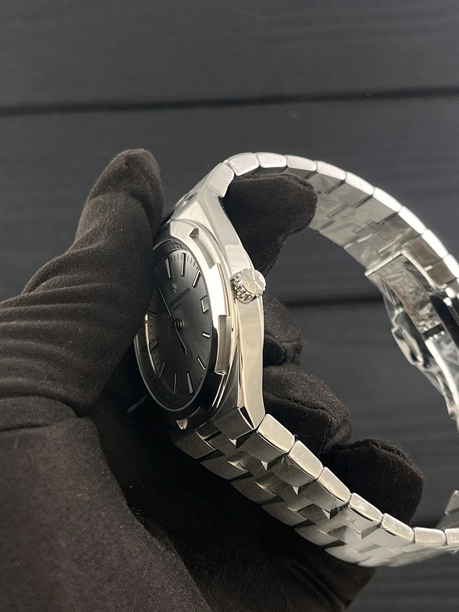 Купить копии элитных часов  Vacheron Constantin Overseas Automatic Date 41 mm 4500V/110A-B126: в наличии!