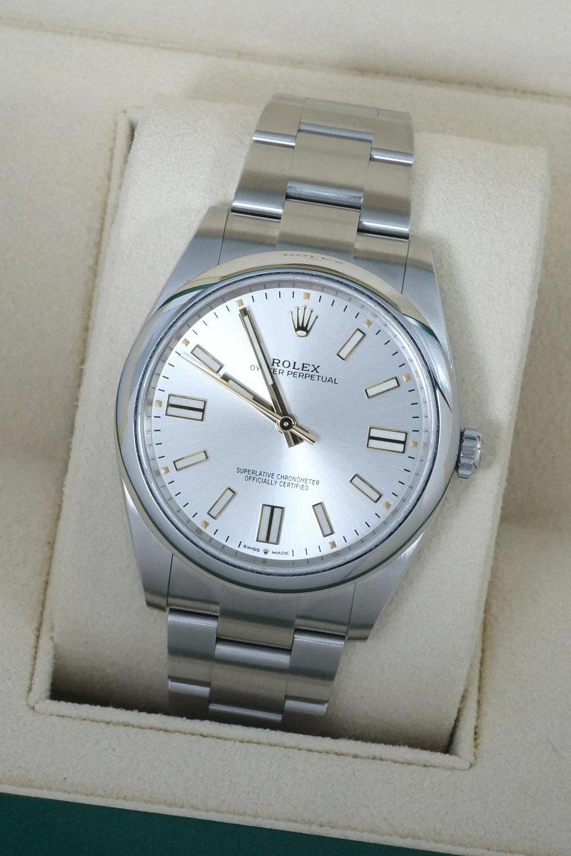Купить копии элитных часов  Rolex Oyster Perpetual 41mm Silver Dial 124300: в наличии!