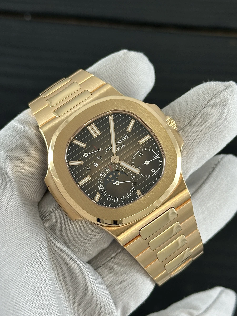 Купить копии элитных часов  Patek Philippe Nautilus Rose Gold 5712/1R-001 : в наличии!
