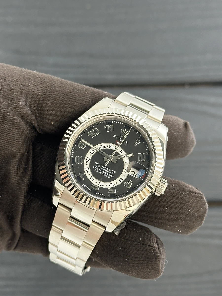 Купить копии элитных часов  Rolex Sky-Dweller White Gold Black Dial 326939: в наличии!