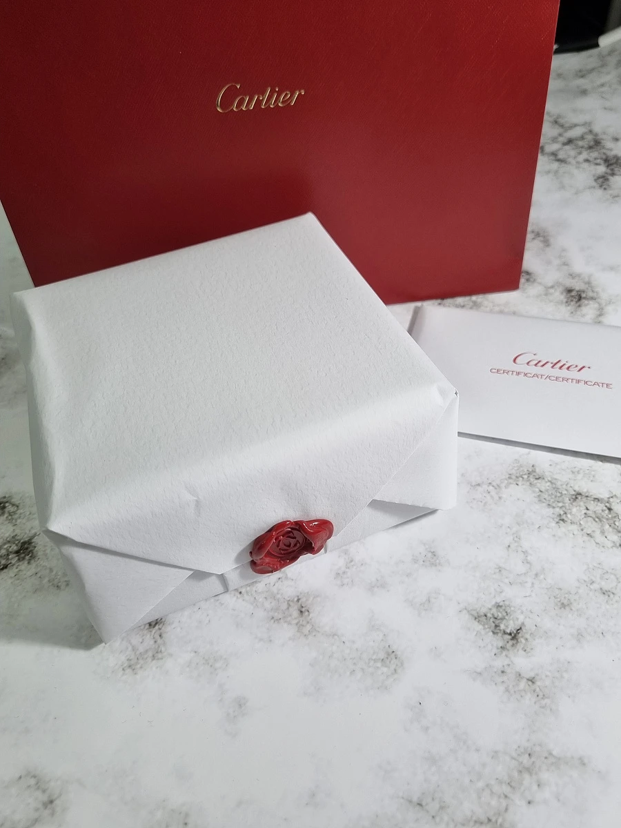 Купить украшение Cartier LOVE BRACELET, SMALL MODEL, 6 DIAMONDS RG B6047617: в наличии в Москве!