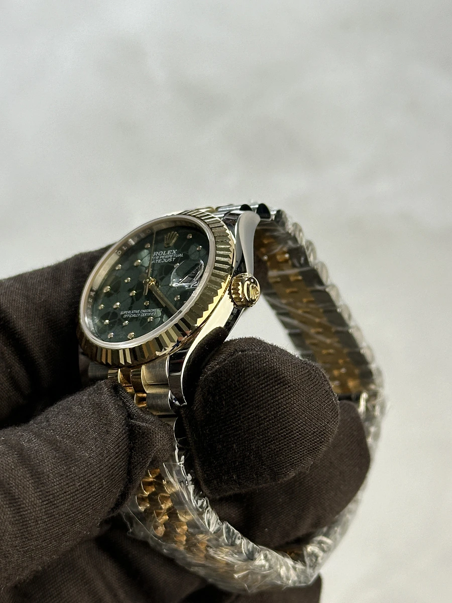 Купить копии элитных часов  Rolex Steel and Yellow Gold Green Dial 278273: в наличии!