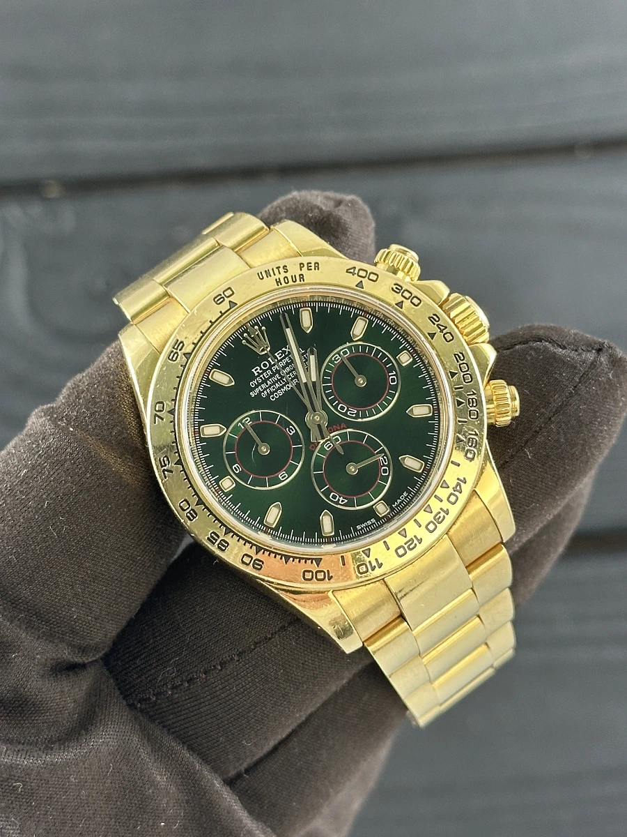 Купить копии элитных часов  Rolex Cosmograph Daytona 40mm Yellow Gold Green Dial 116508-0013: в наличии!