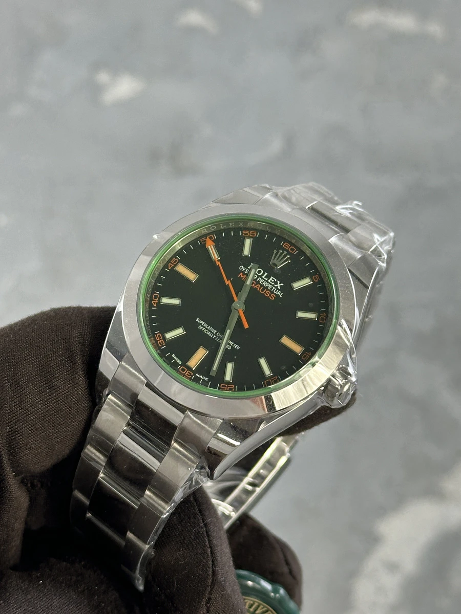 Купить копии элитных часов  Rolex Milgauss Black with Green Glass 116400GV: в наличии!