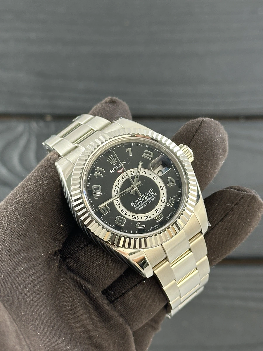 Купить копии элитных часов  Rolex Sky-Dweller White Gold Black Dial 326939: в наличии!