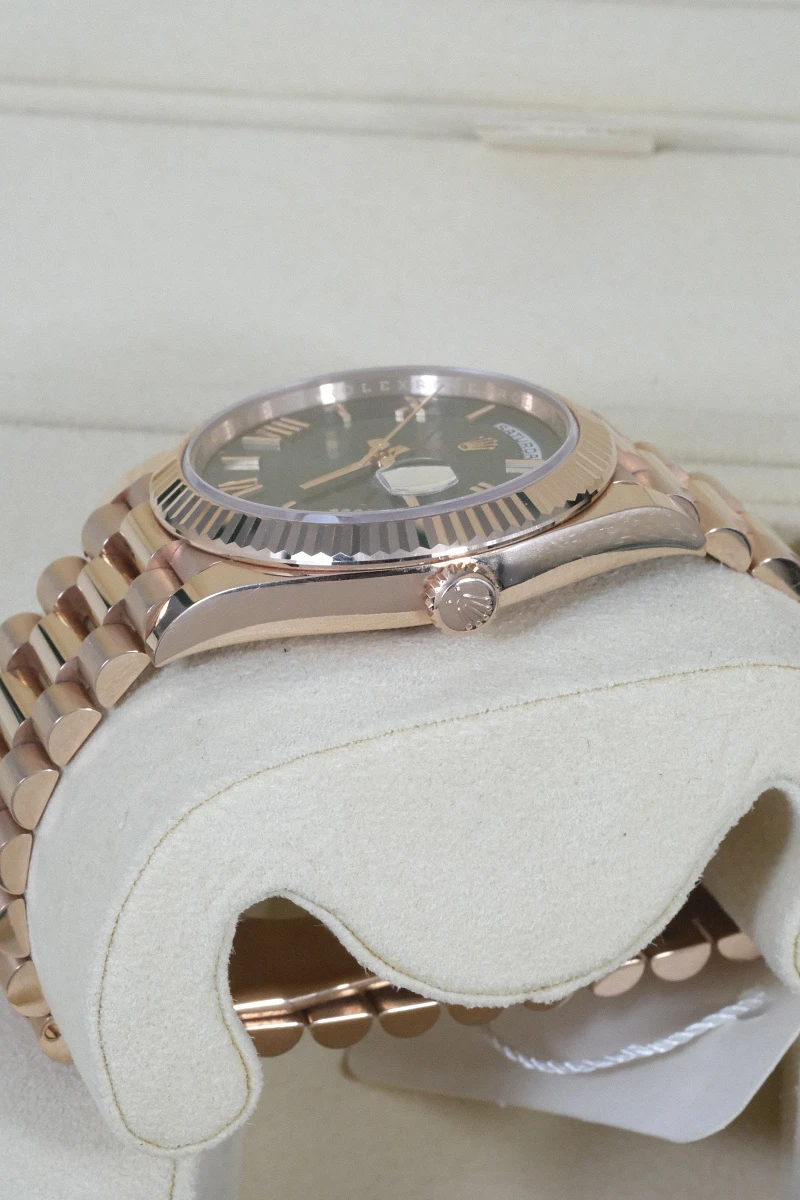 Купить копии элитных часов  Rolex Day-Date Rose Gold Olive Dial 228235: в наличии!