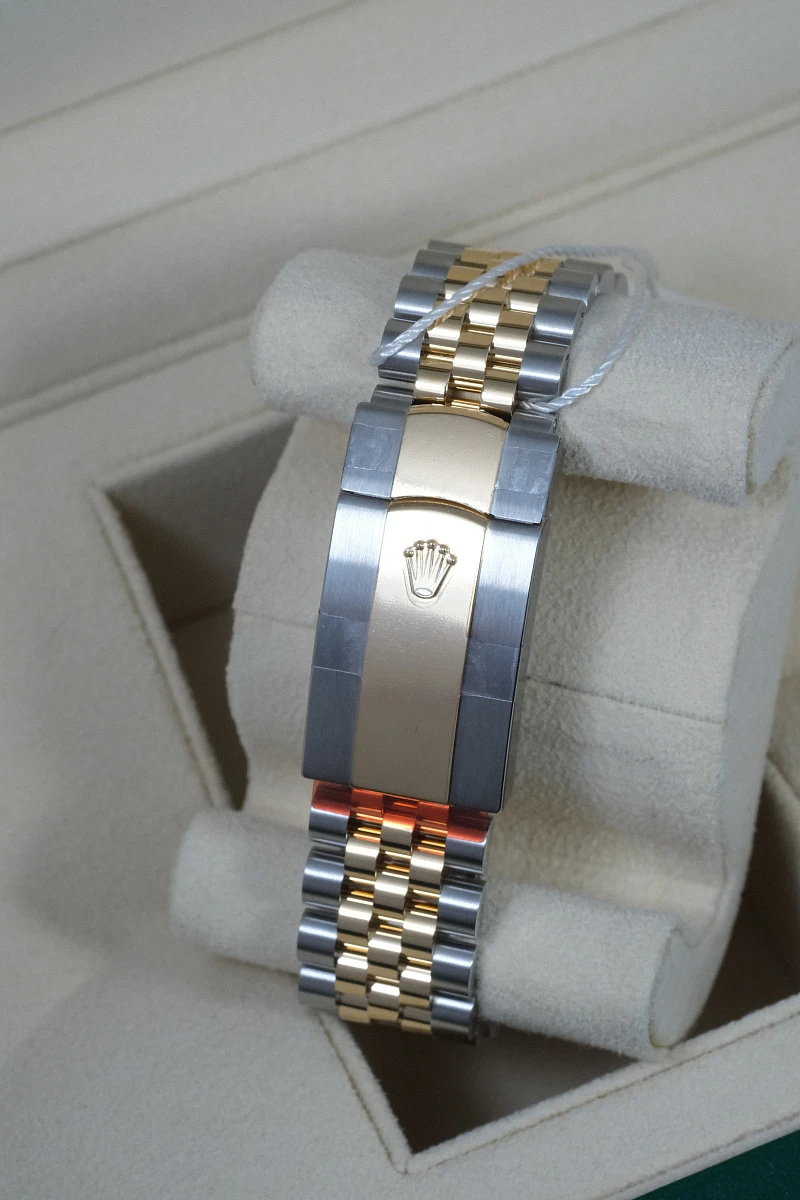 Купить копии элитных часов  Rolex Sky-Dweller 42mm Steel and Yellow Black Dial 336933: в наличии!