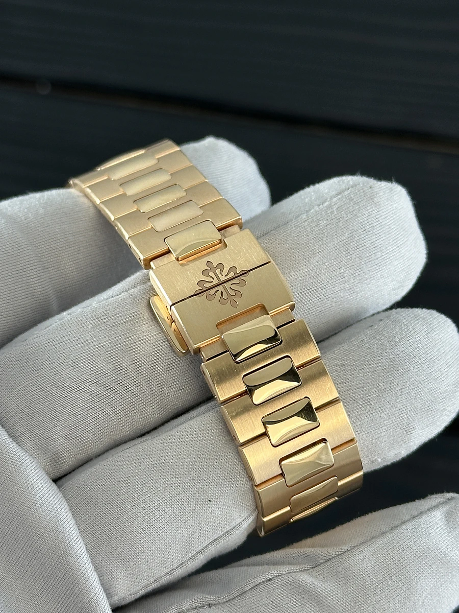 Купить копии элитных часов  Patek Philippe Nautilus Rose Gold 5712/1R-001 : в наличии!
