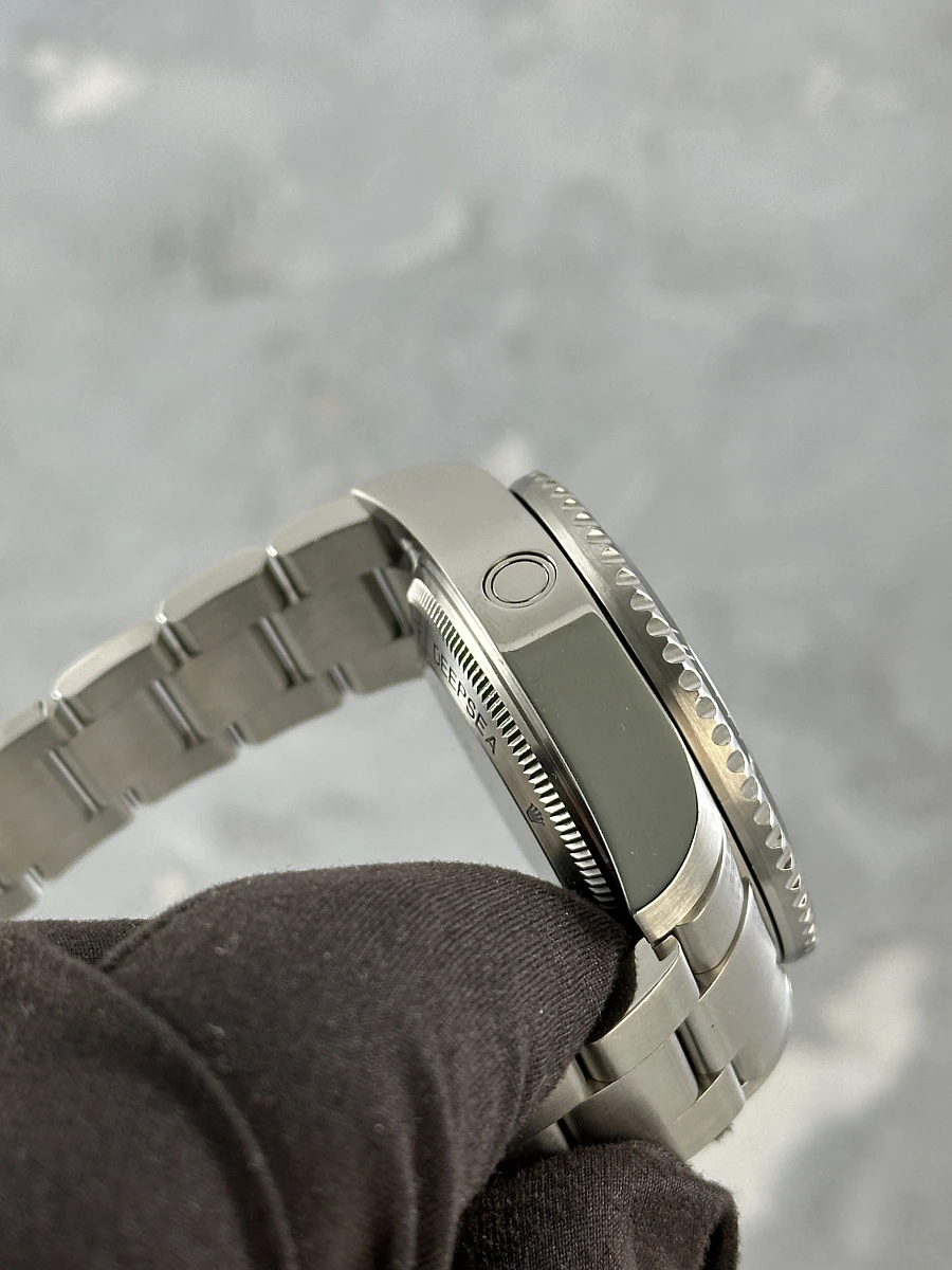 Купить копии элитных часов  Rolex Sea Dweller 44mm Deepsea 116660: в наличии!