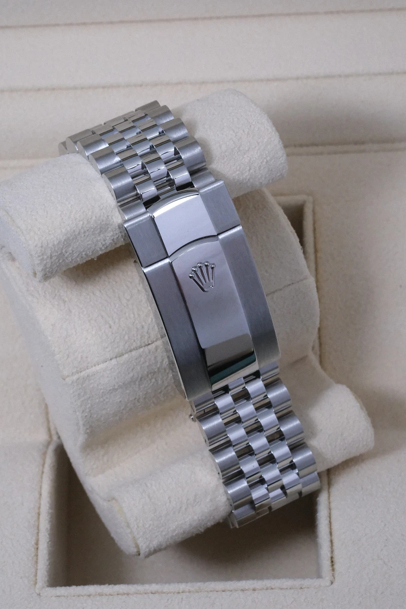 Купить копии элитных часов  Rolex Oyster Perpetual Sky-Dweller Blue Dial 336934: в наличии!