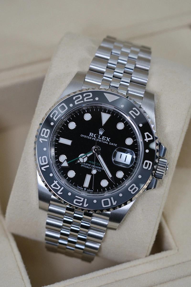 Купить копии элитных часов  Rolex GMT-Master II "Bruce Wayne" 126710GRNR: в наличии!