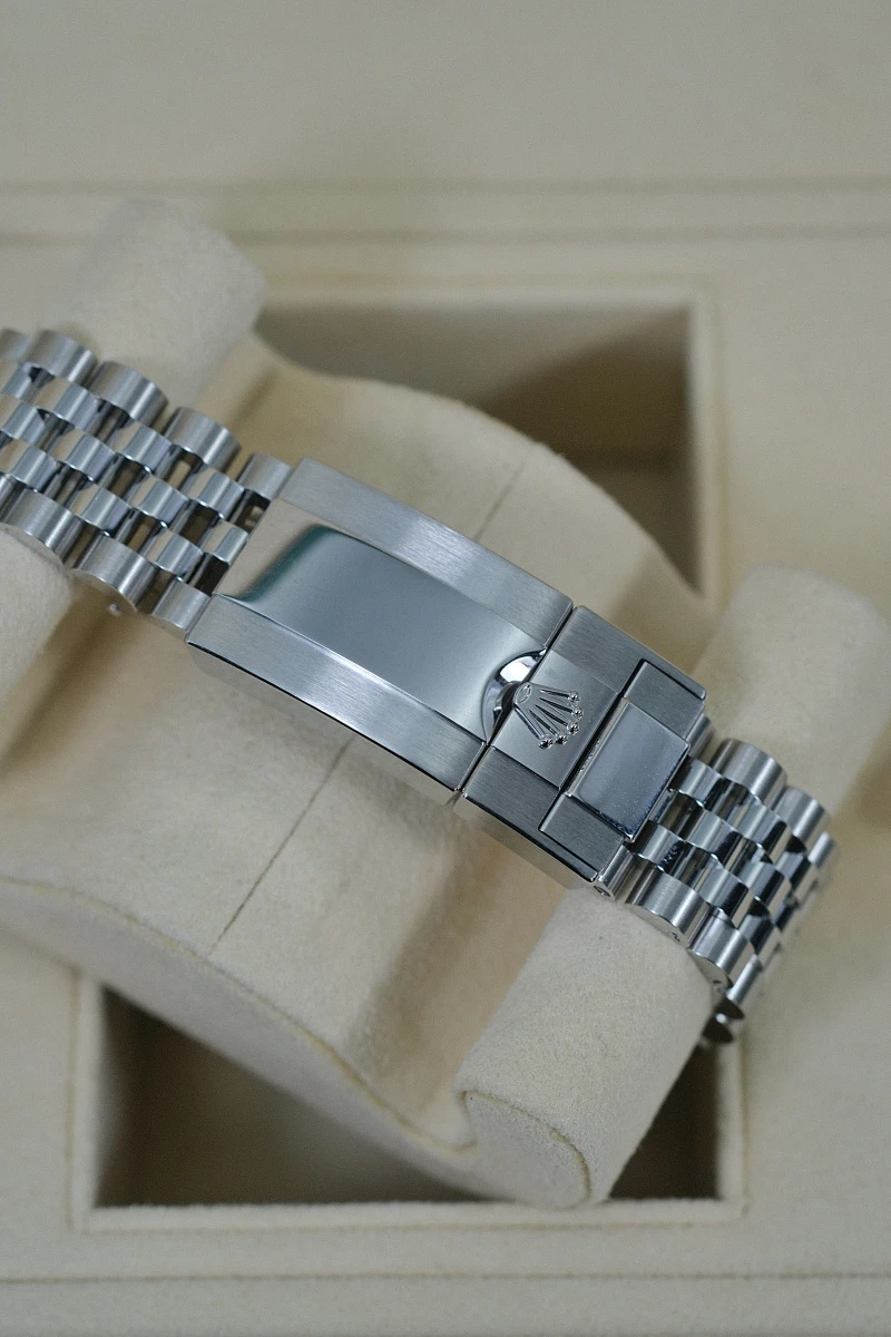 Купить копии элитных часов  Rolex GMT-Master II "Bruce Wayne" 126710GRNR: в наличии!