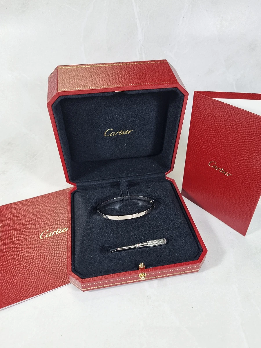 Купить украшение Cartier LOVE BRACELET, SMALL MODEL B6047417: в наличии в Москве!