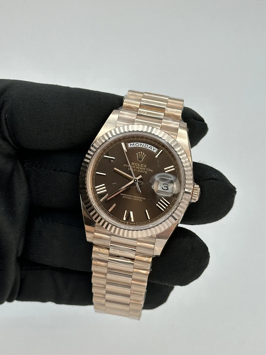Купить копии элитных часов  Rolex Day Date Rose Gold 40mm Chocolate Dial 228235: в наличии!