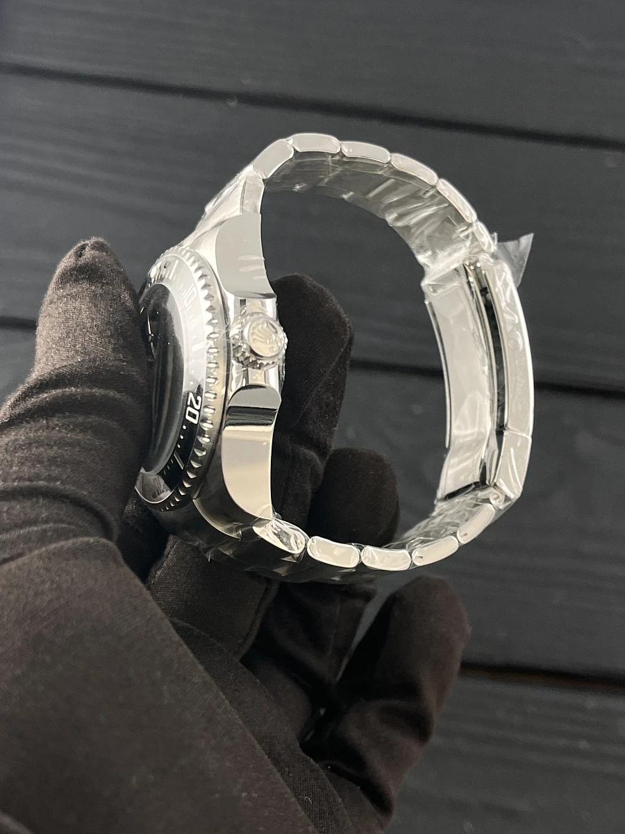 Купить копии элитных часов  Rolex Deepsea 44mm Steel 136660: в наличии!