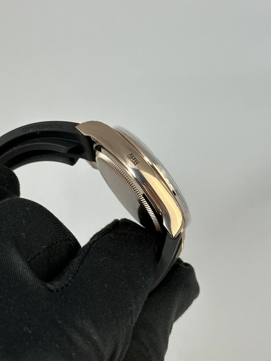 Купить копии элитных часов  Rolex Cosmograph Daytona Rose Gold Oysterflex 126515: в наличии!